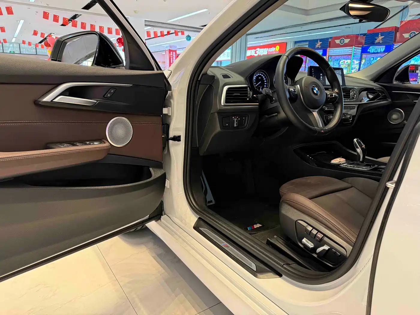 BMW 1 Series 2021 120i M Sport Shadow Edition фото 6