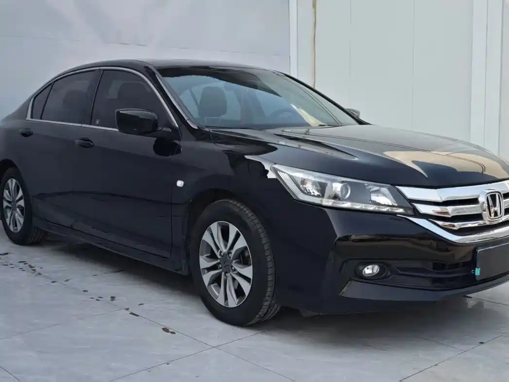 Фото 3 - Honda Accord