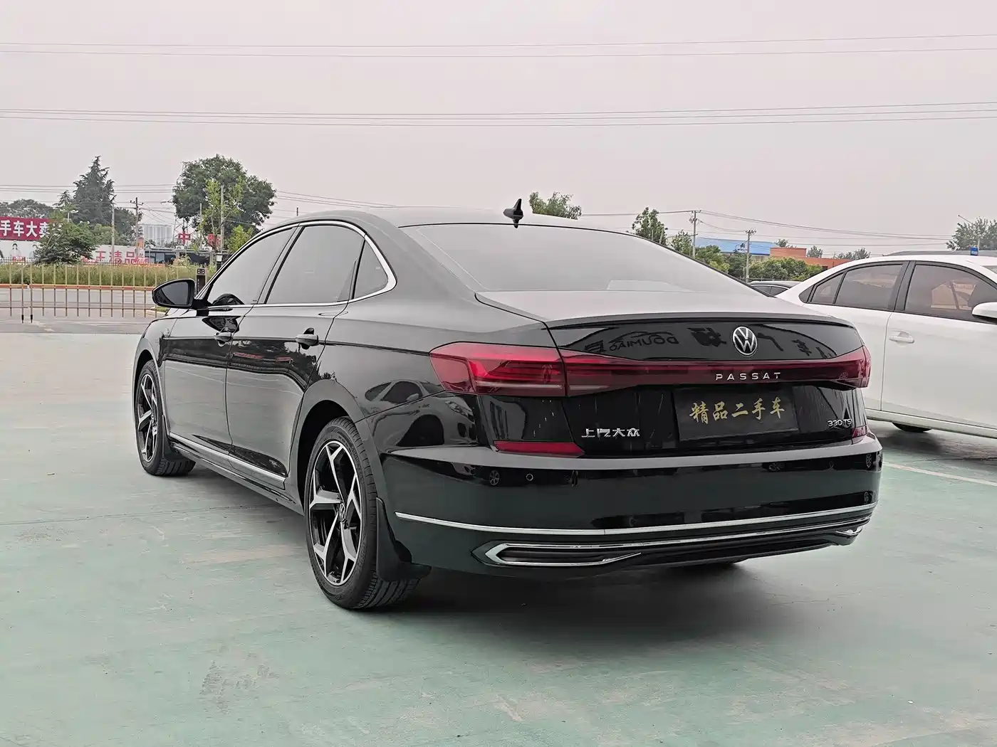 Volkswagen Passat 2023 330TSI Starlight Elite Edition фото 16
