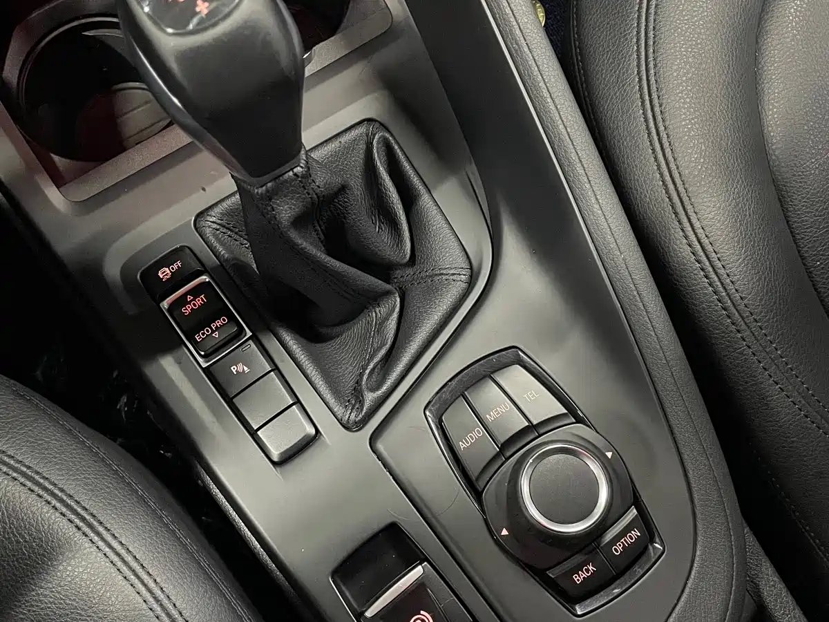 BMW X1 2016 sDrive18Li Premium Model фото 17