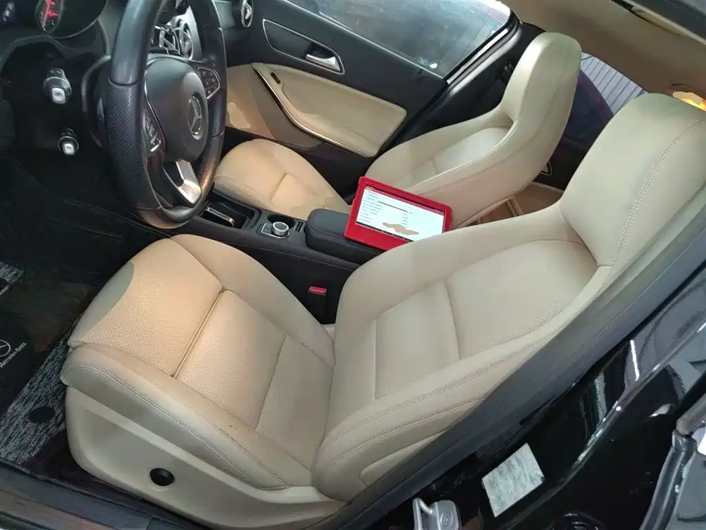 Mercedes-Benz GLA 2016 GLA 220 4MATIC Fashion фото 15