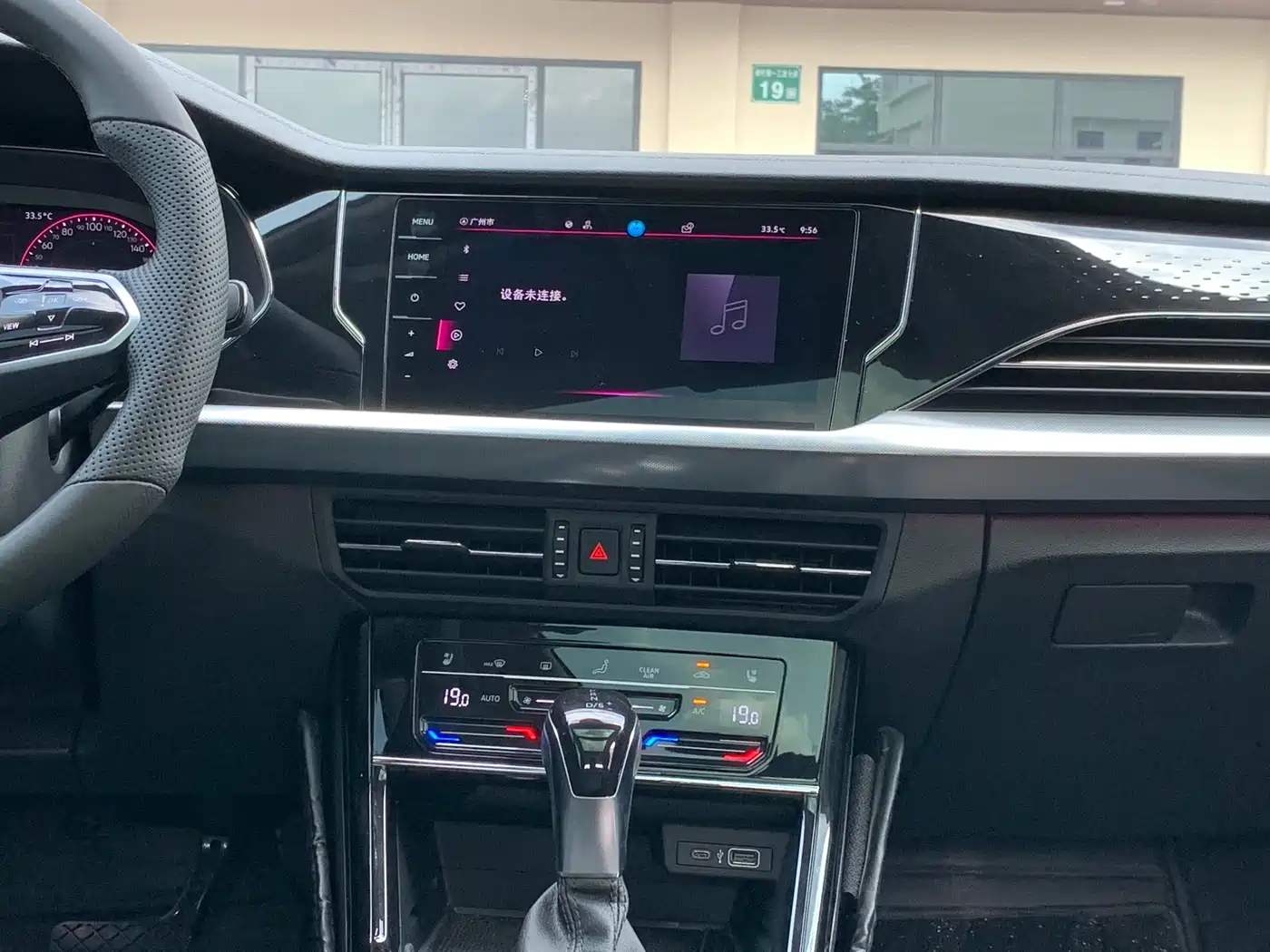Volkswagen Passat 2023 330TSI Starlight Luxury Edition фото 18