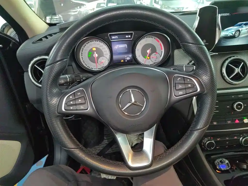 Mercedes-Benz GLA 2016 GLA 220 4MATIC Fashion фото 11