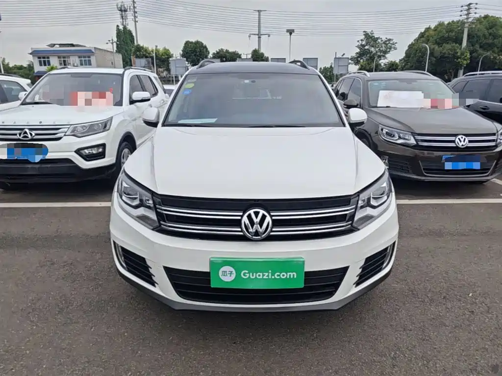 VOLKSWAGEN TIGUAN