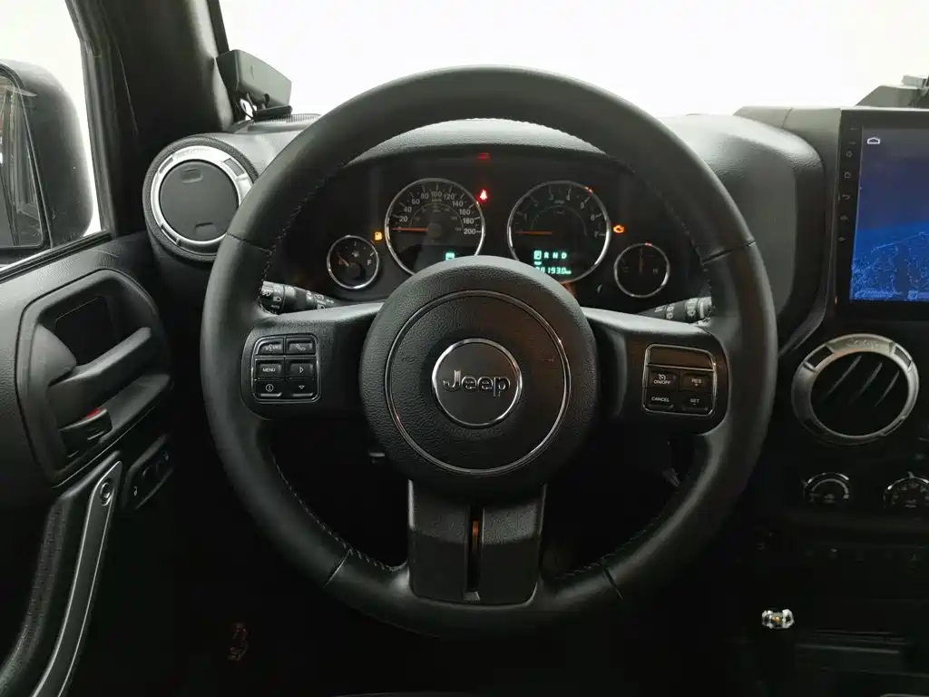 Photo 11 - Jeep Wrangler