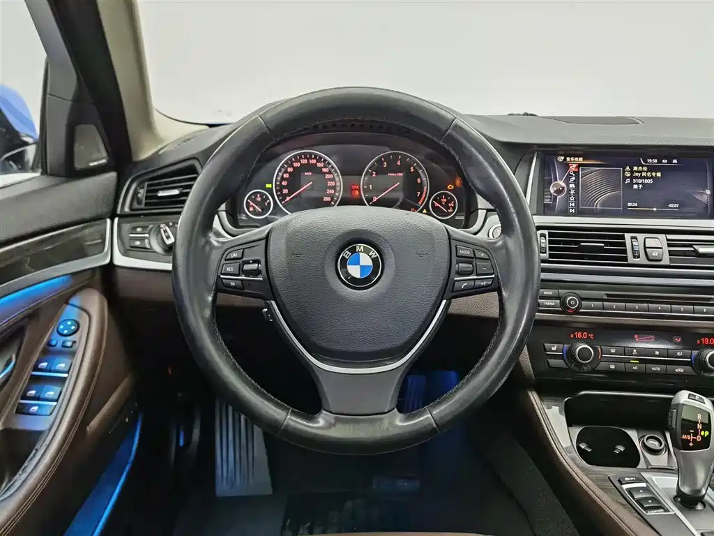 BMW 5 Series 2014 525Li Luxury Design Package фото 11
