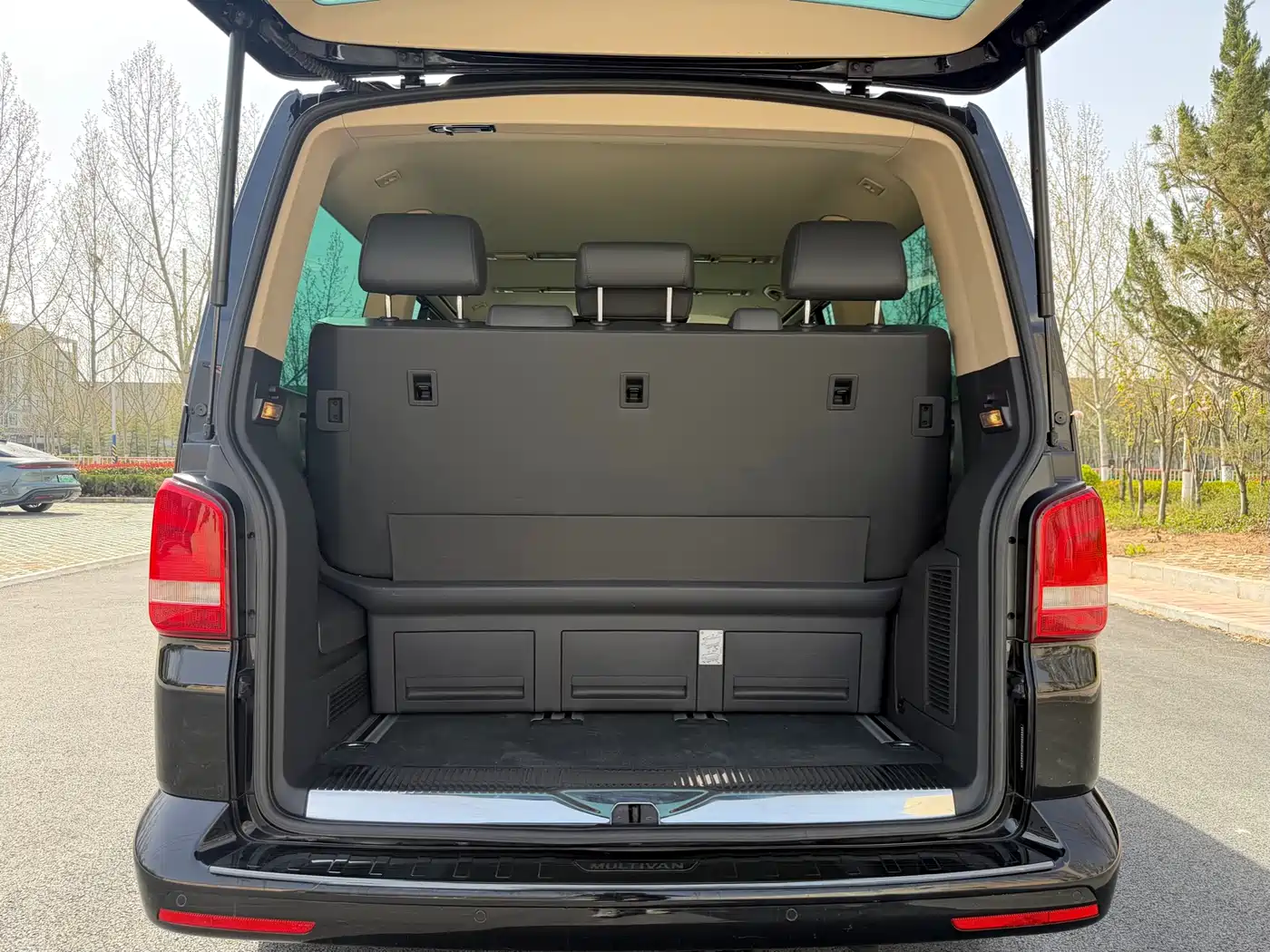 Volkswagen Multivan 2012 2.0TSI 4WD Premium фото 19