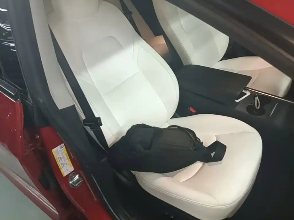 Фото 20 - Tesla Model 3