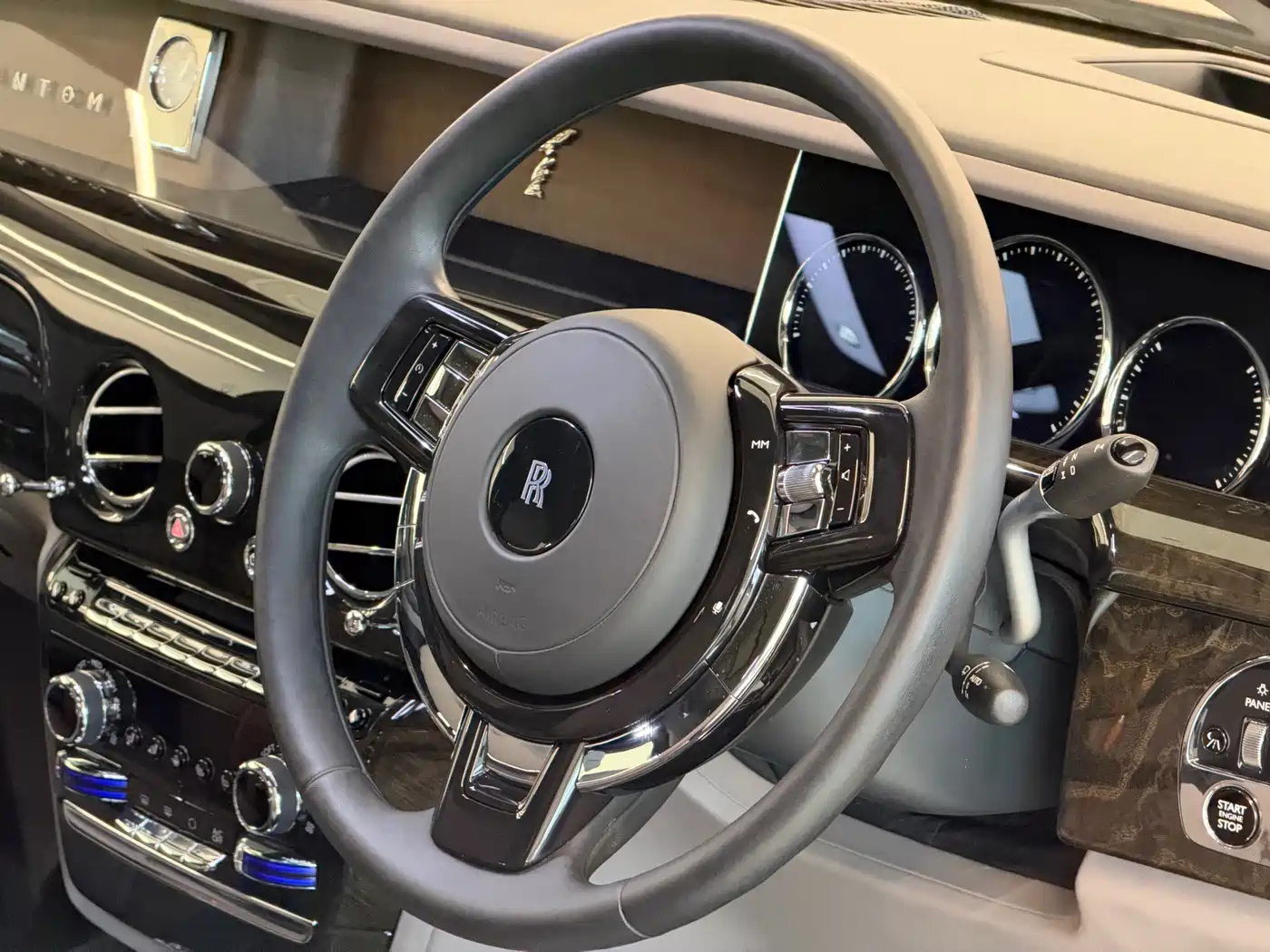 Rolls-Royce Phantom 2019 2018 6.7T Long Wheelbase Version