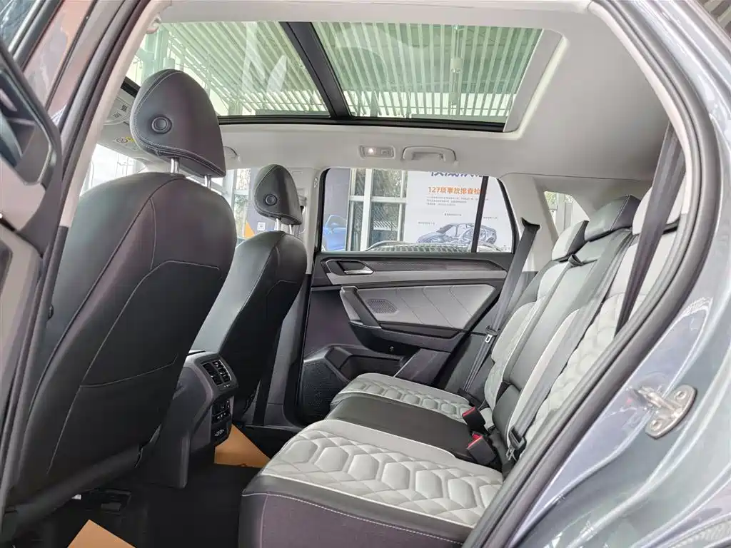 Volkswagen Tayron 2023 300TSI 2WD Luxury Plus Advanced Edition фото 18