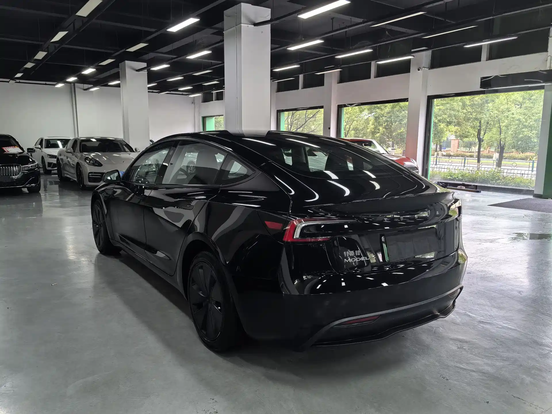 Фото 7 - Tesla Model 3