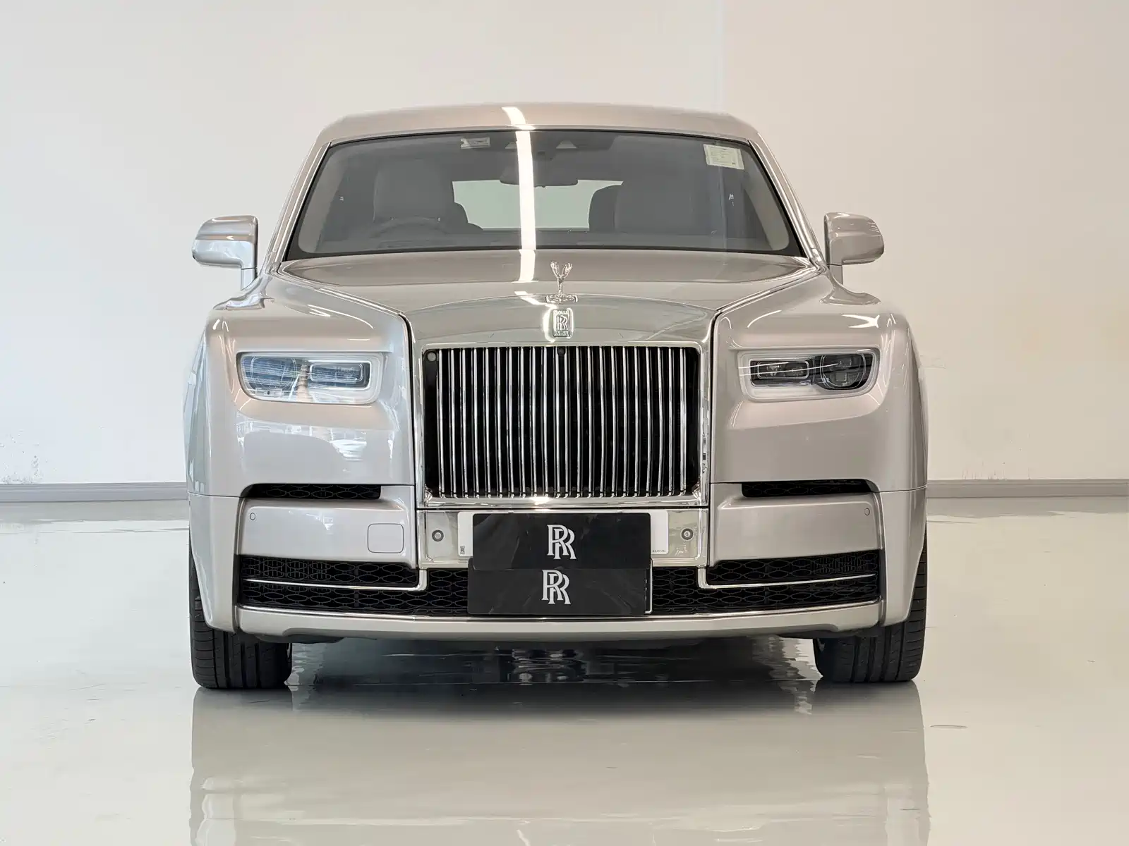 Фото 2 - Rolls-Royce Phantom