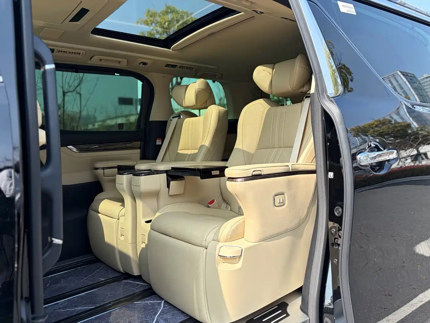 Toyota Alphard 2021 Hybrid 2.5L Ultimate фото 10