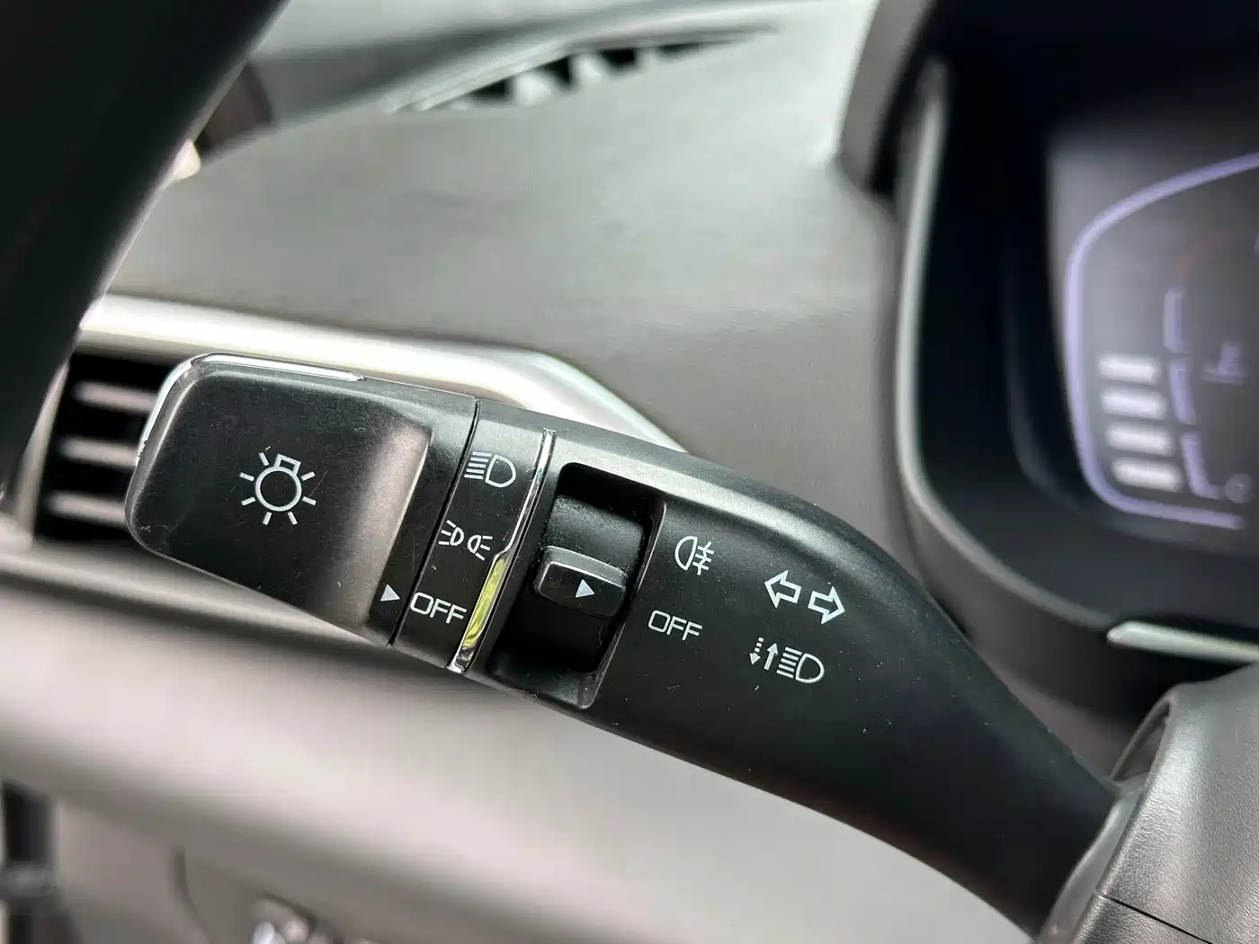 Dongfeng Aeolus Yixuan 2020 2020 230T Automatic Dazzle Edition