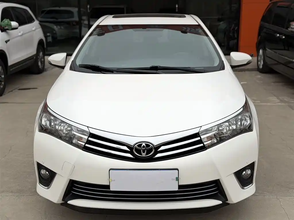 Toyota Corolla 2016 1.6L CVT GL-i Cool Edition фото 2
