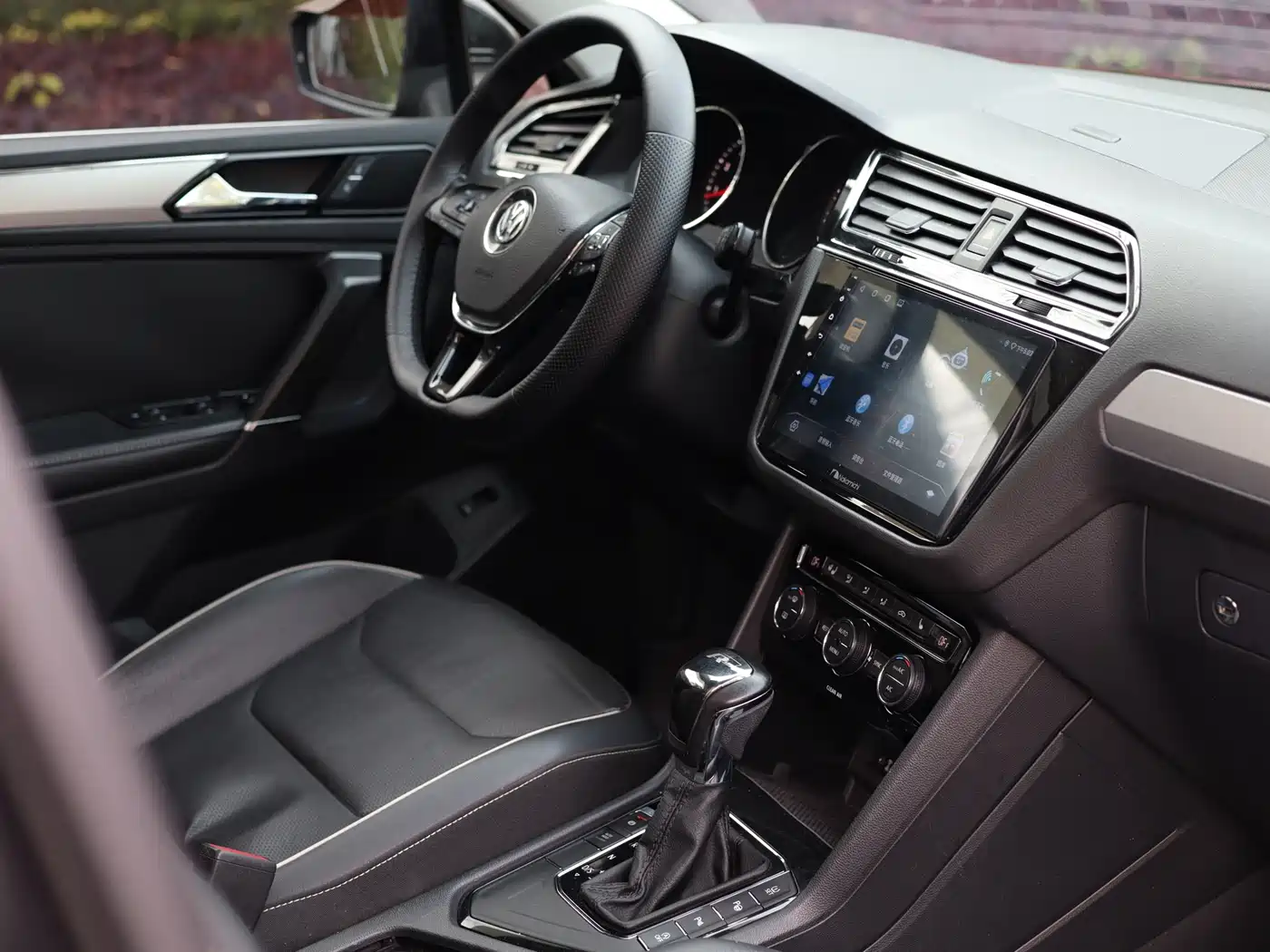 Volkswagen Tiguan L 2017 330TSI Automatic 2WD Flagship Edition фото 30