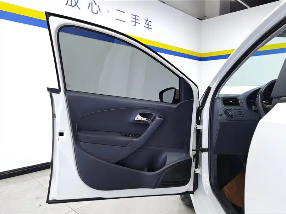 Volkswagen Polo 2016 1.4L Manual Trend фото 7