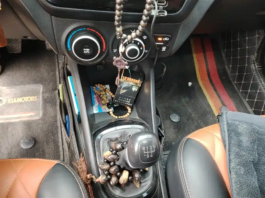 Kia K2 2012 Sedan 1.4L MT TOP Commemorative Edition фото 16
