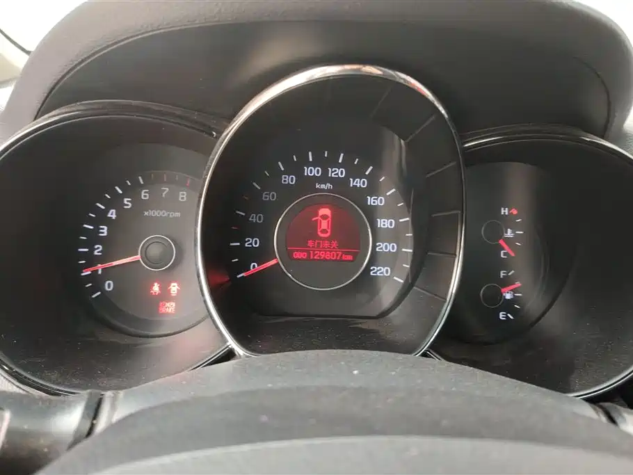 Kia K2 2012 Sedan 1.4L MT TOP Commemorative Edition фото 14