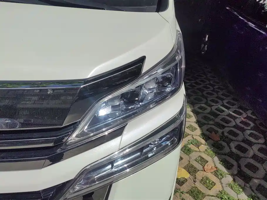 Toyota Vellfire 2021 Crown Hybrid 2.5L HV Premium Edition фото 5