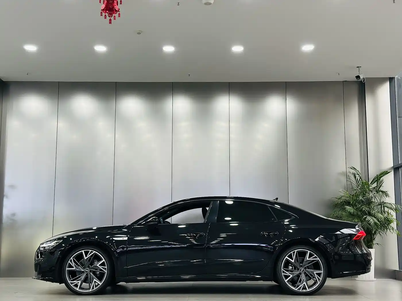 Audi A7L 2024 45 TFSI quattro S-line Black Warrior Edition фото 8