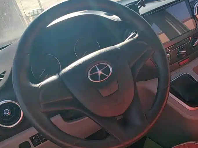 JAC Refine M3 2018 2015 Maker Edition 1.6L Luxury