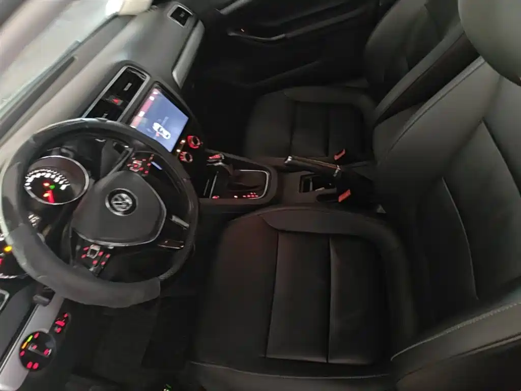 Volkswagen Sagitar 2018 1.6L Automatic Comfort фото 15