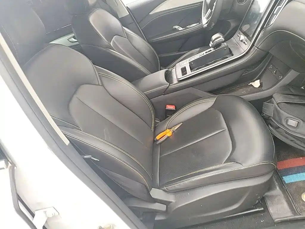 Photo 25 - Roewe i6 MAX EV