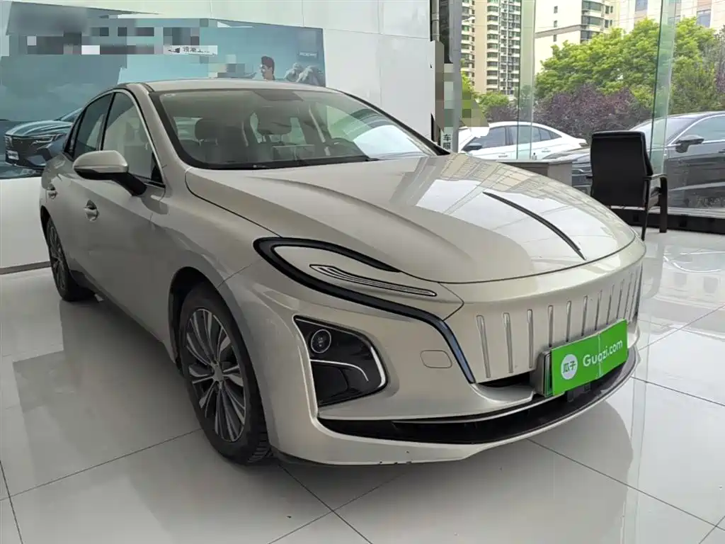 Hongqi E-QM5 2022 431km Charging Enjoyment Edition фото 4