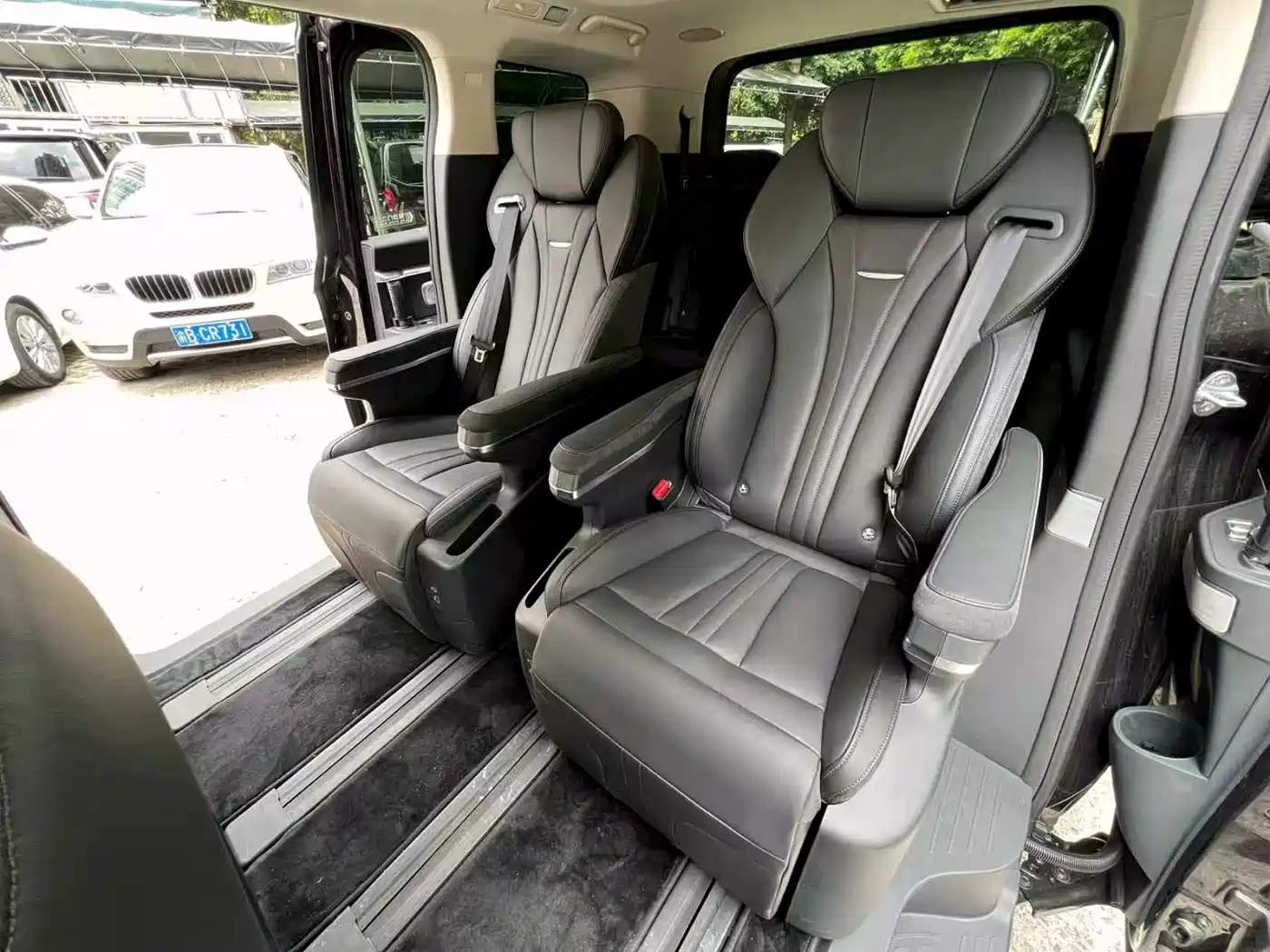 Hongqi HQ9 PHEV 2024 Model 2.0T AWD Business Edition фото 12