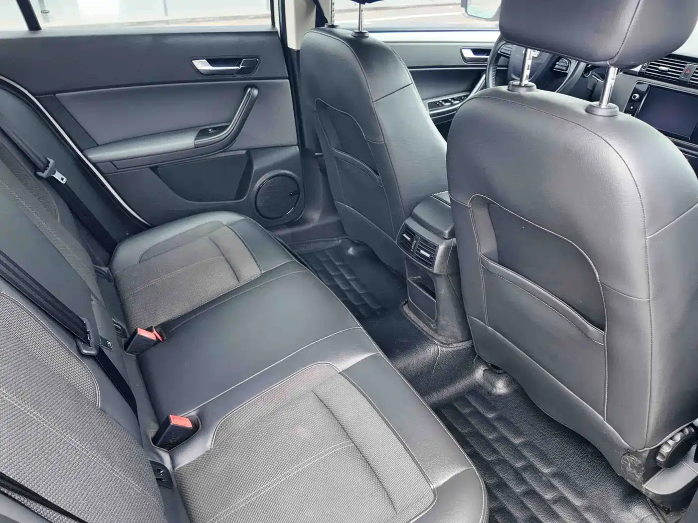 Qoros 3 2015 2014 Sedan 1.6L Automatic Joy