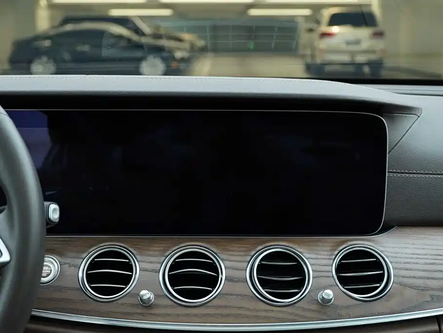 Mercedes-Benz E-Class 2023 E 300 L Fashion фото 18