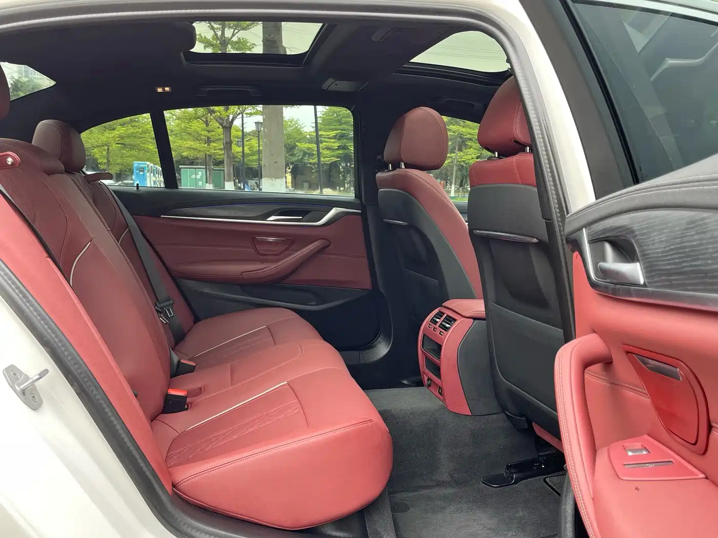 BMW 5 Series 2023 530Li Leading M Sport Package фото 16