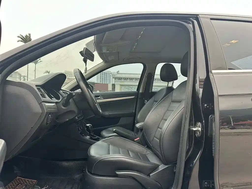 Volkswagen Lavida 2017 230TSI DSG Comfort Edition фото 4