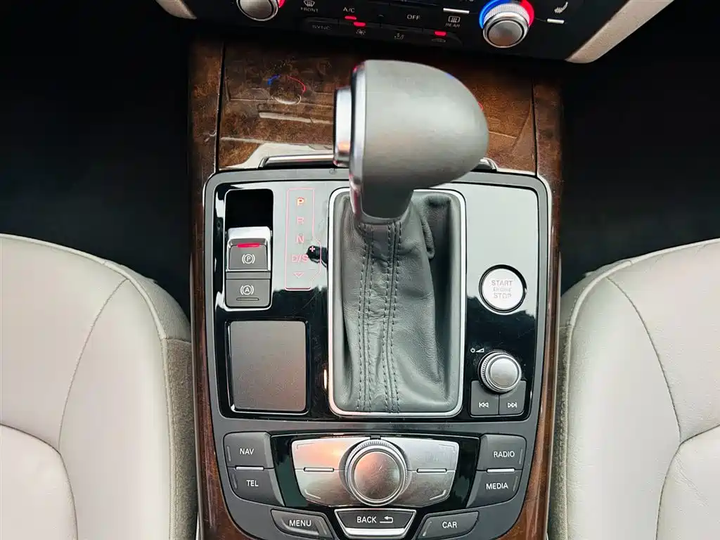 Audi A6L 2014 30 FSI Luxury фото 17