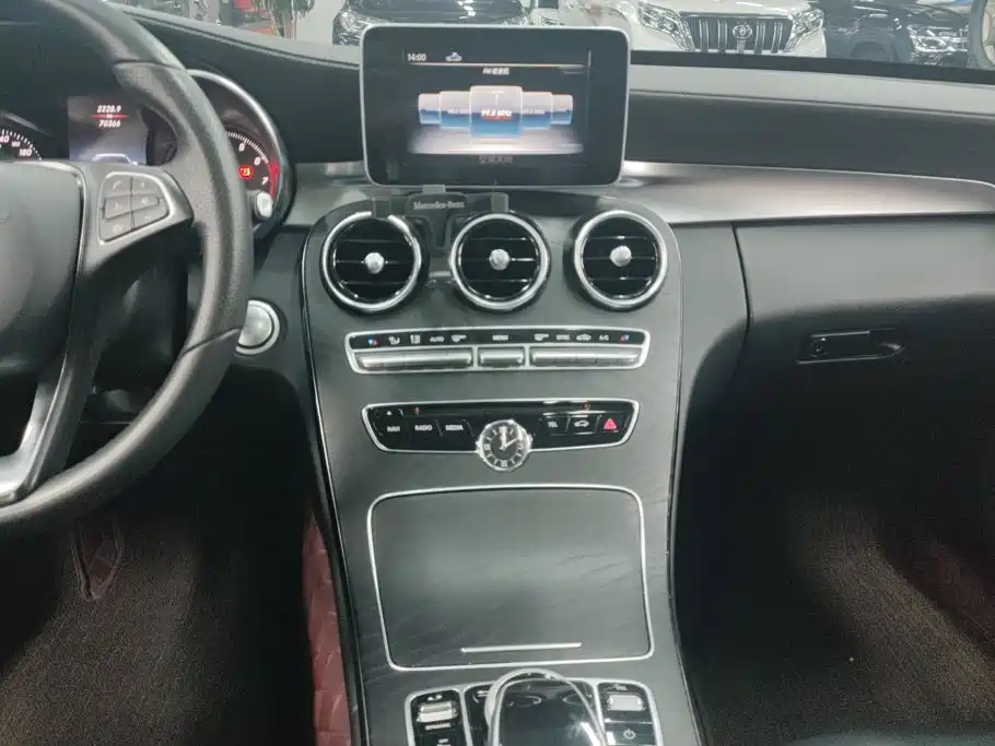 Photo 12 - Mercedes-Benz C-Class