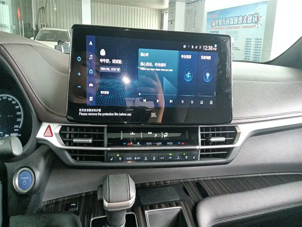 Toyota Sienna 2021 2.5L Hybrid Platinum Edition фото 13