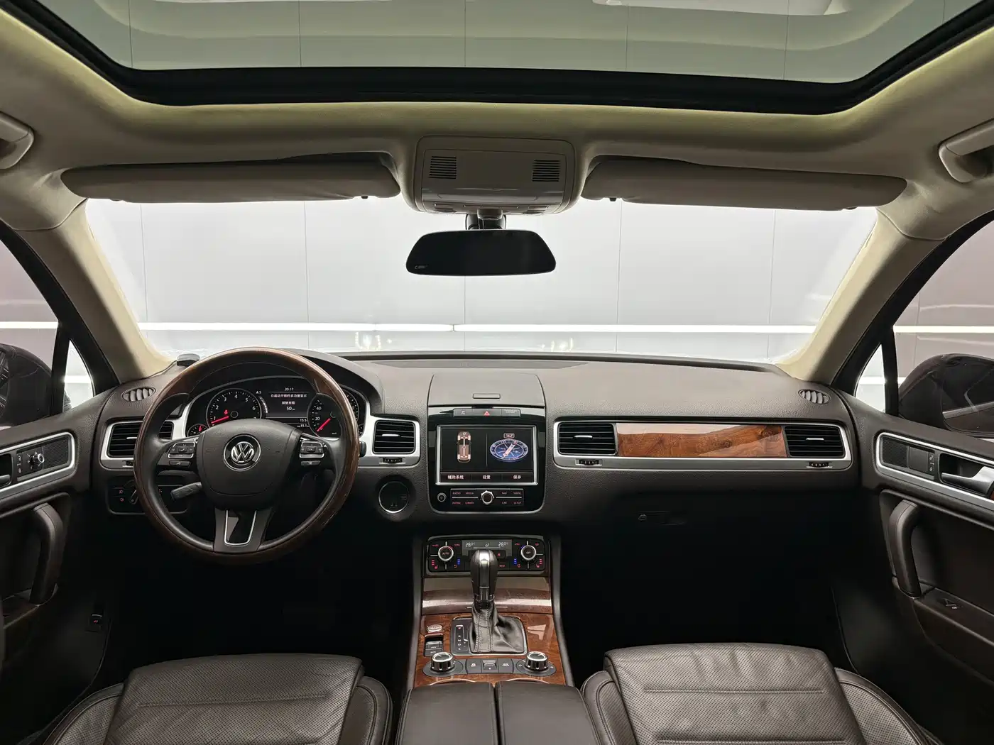 Volkswagen Touareg 2012 R-Line High Spec фото 10