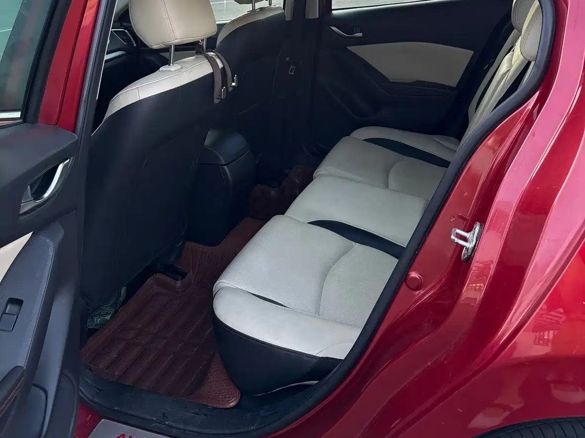صورة 10 - Mazda Mazda 3