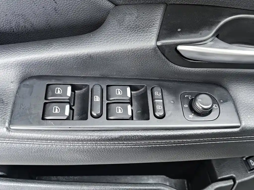 Фото 9 - Geely Borui