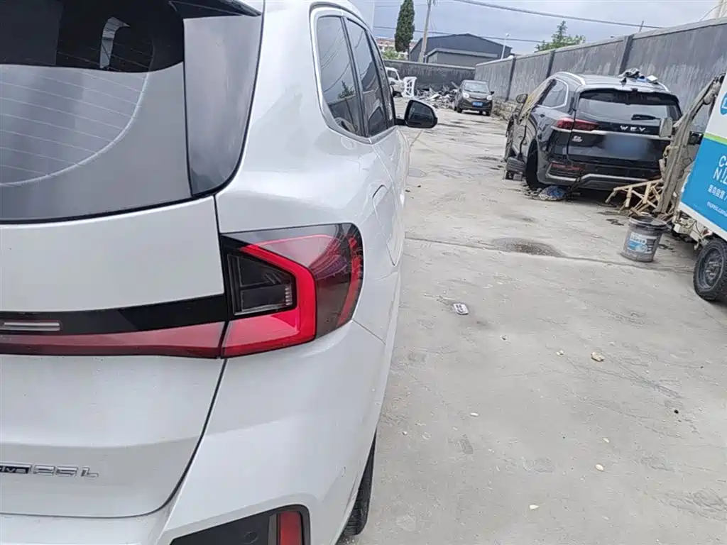 BMW X1 2023 sDrive25Li M Sport Package фото 8
