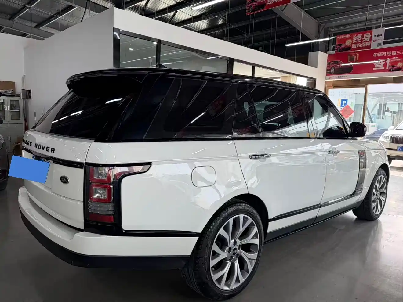 Land Rover Range Rover 2015 3.0 SC V6 Vogue SE Genesis Extended Edition фото 5