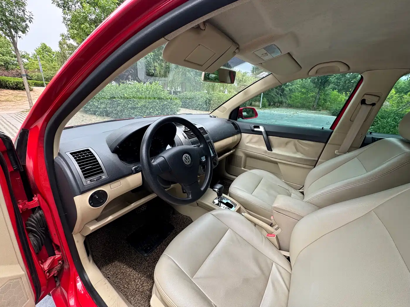 Volkswagen Polo 2011 1.4L Automatic Cool Edition фото 5