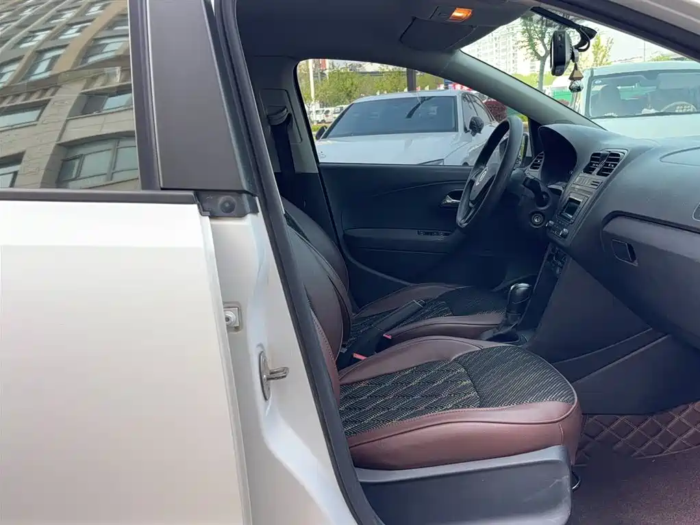 Volkswagen Polo 2018 1.5L Auto Safe Drive фото 7