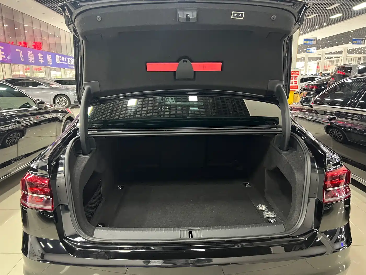 Volkswagen Phideon 2018 380TSI 2WD Business Edition фото 14