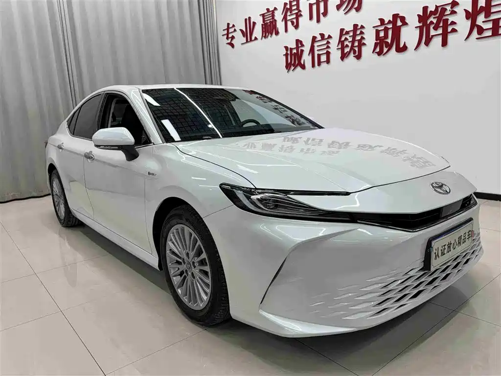 Toyota Camry 2024 Hybrid 2.0HGVP Luxury Edition фото 3