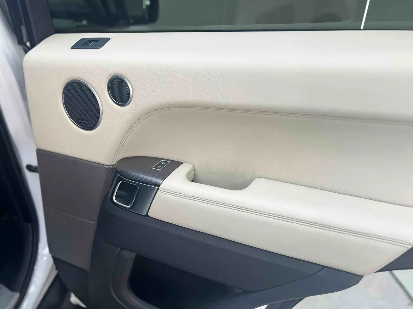 Land Rover Range Rover Sport 2016 Model 3.0 SC V6 HSE DYNAMIC фото 13