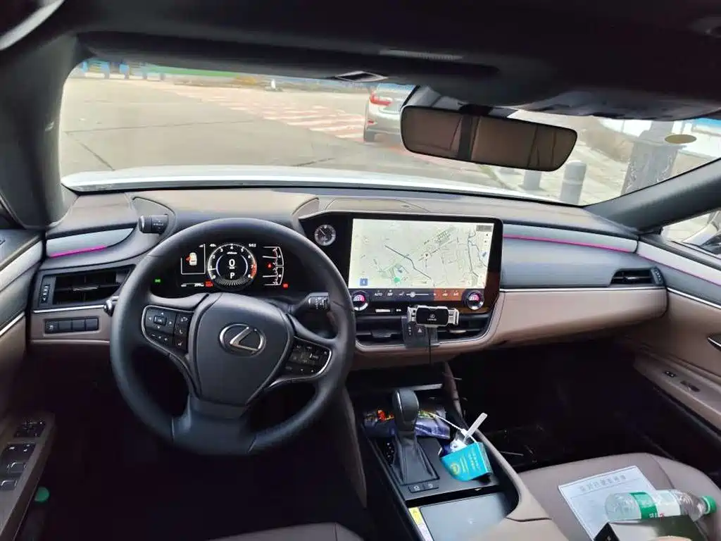 Фото 8 - Lexus ES