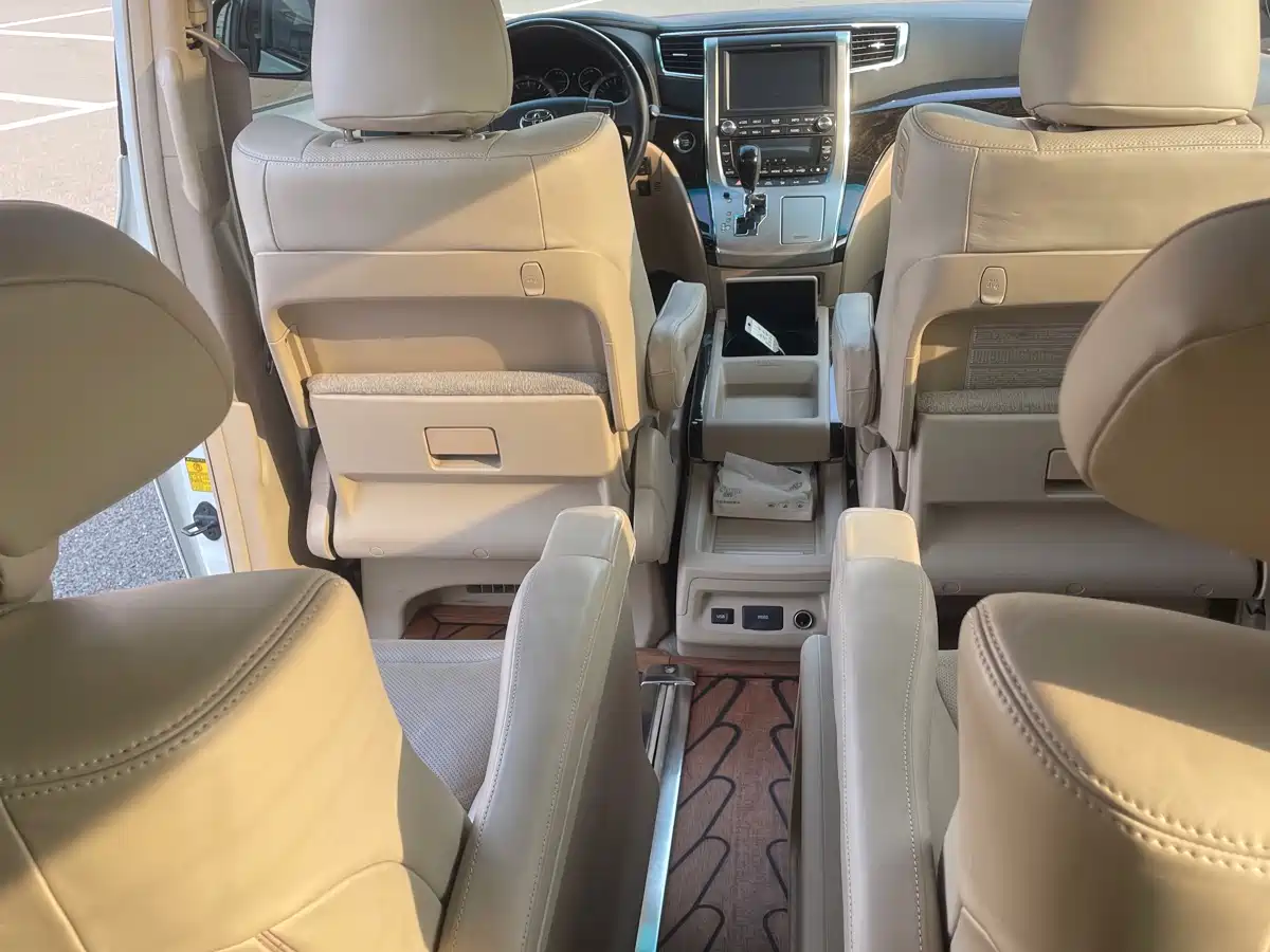 Toyota Alphard 2012 3.5L Luxury Edition фото 9