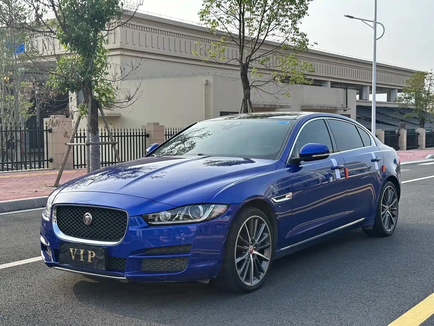 Фото 1 - Jaguar XEL